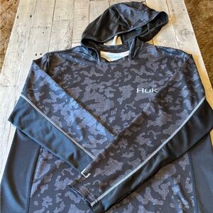 Huk Fishing 50 SPF hooded sunshirt